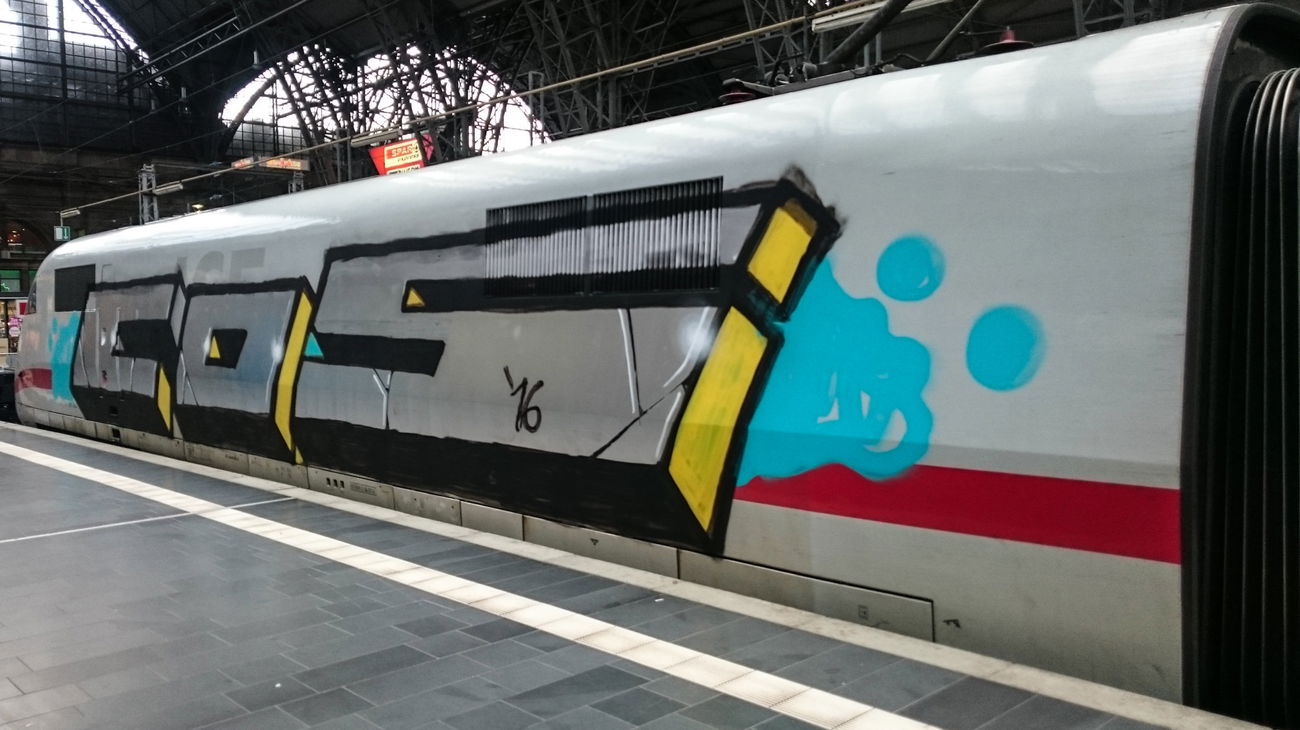 Graffiti Train - Photo by UnderColor - cos, arsen, arse