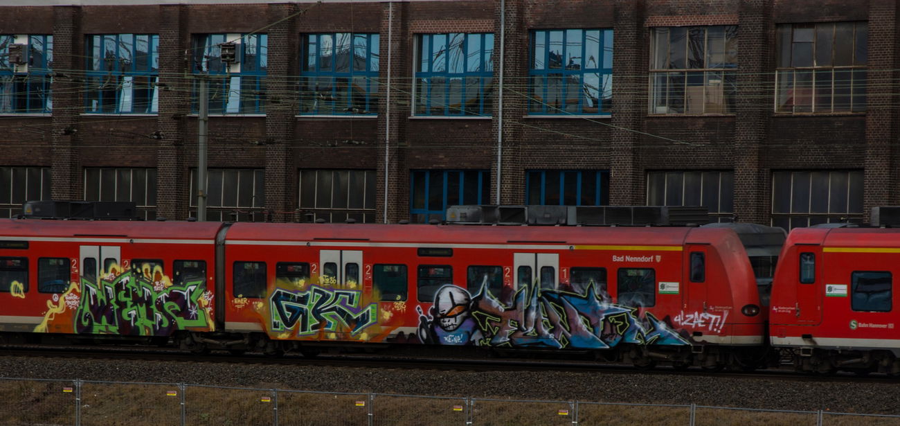 Graffiti Train - Photo by UnderColor - graffiti, hannover, niedersachen