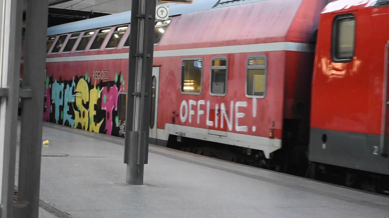 Graffiti Train - Photo by UnderColor - hamburg, train, zug