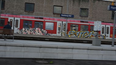 Graffiti Train - Photo by UnderColor - hamburg, train, zug