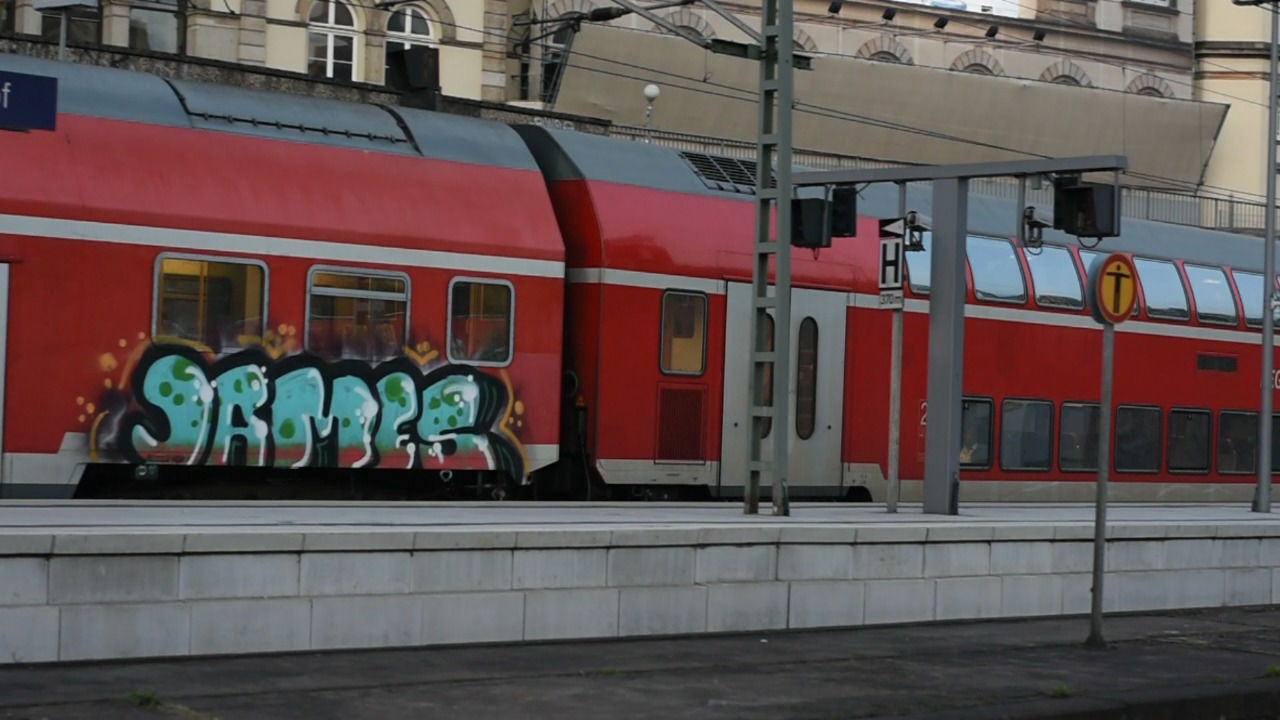 Graffiti Train - Photo by UnderColor - hamburg, train, zug