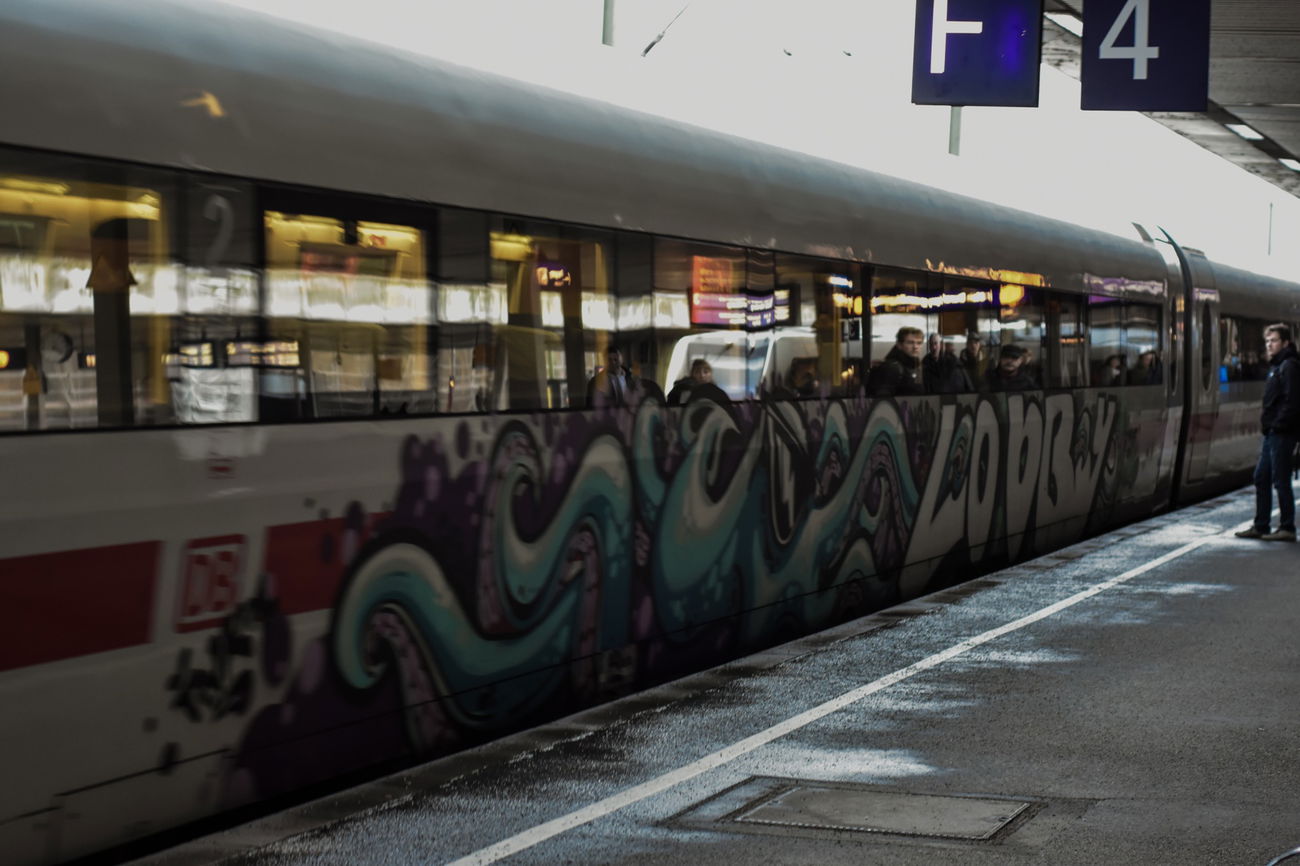Graffiti Train - Photo by UnderColor - graffiti, hannover, niedersachsen