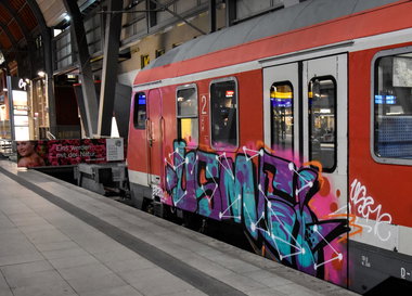Graffiti Wall - Photo by UnderColor - Kiel, train, lübeck