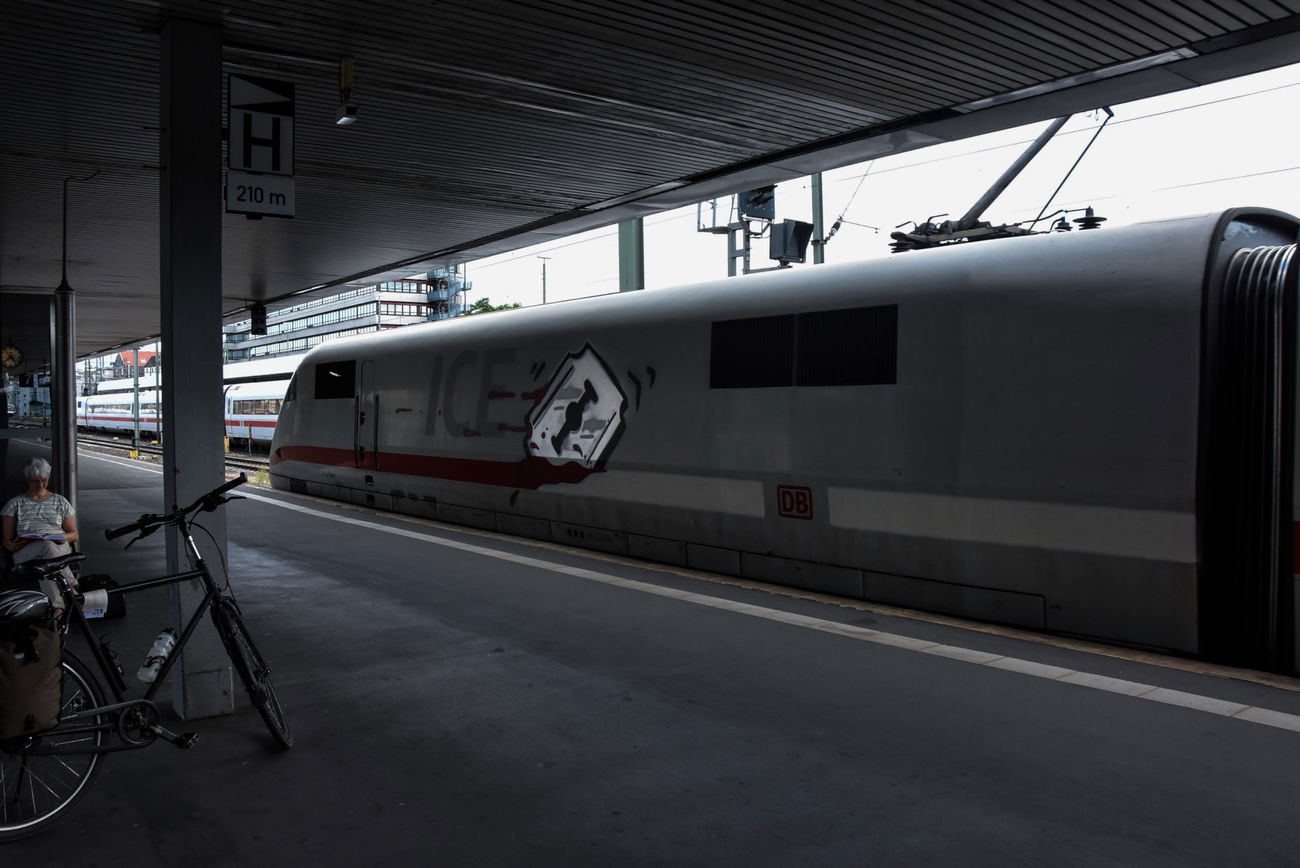 Graffiti Train - Photo by UnderColor - hannover, hbf, niedersachsen