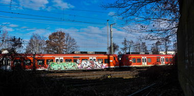 Graffiti Train - Photo by UnderColor - hannover, nordstadt, train