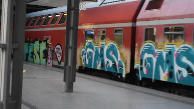 Graffiti Train - Photo by UnderColor - hamburg, train, zug