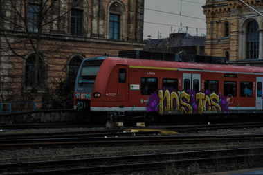 Graffiti Train in Hannover - Photo by UnderColor - hannover, graffiti, train