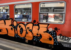 Graffiti Wall - Photo by UnderColor - Kiel, train, lübeck
