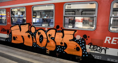 Graffiti Wall - Photo by UnderColor - Kiel, train, lübeck