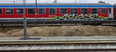 Graffiti Train - Photo by UnderColor - kiel, cos, arsen
