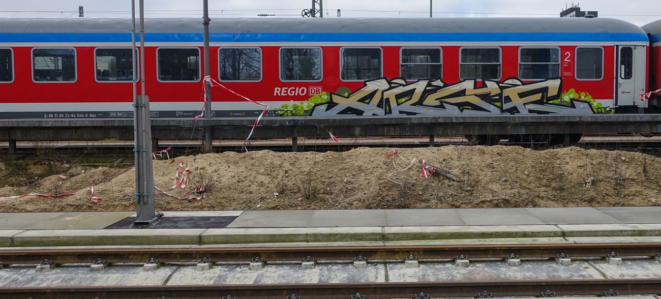 Graffiti Train - Photo by UnderColor - kiel, cos, arsen
