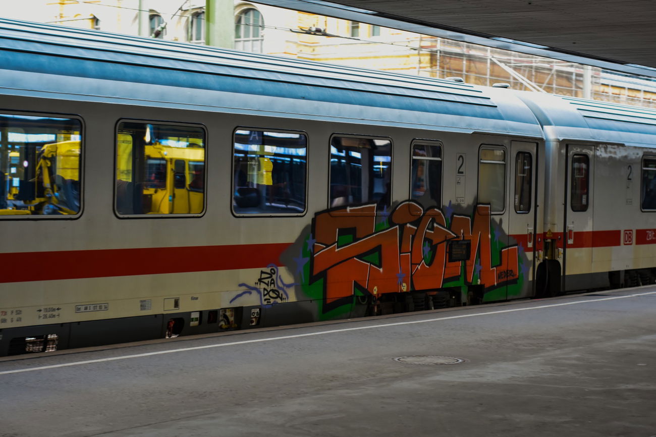 Graffiti Train - Photo by UnderColor - hannover, graffiti, train