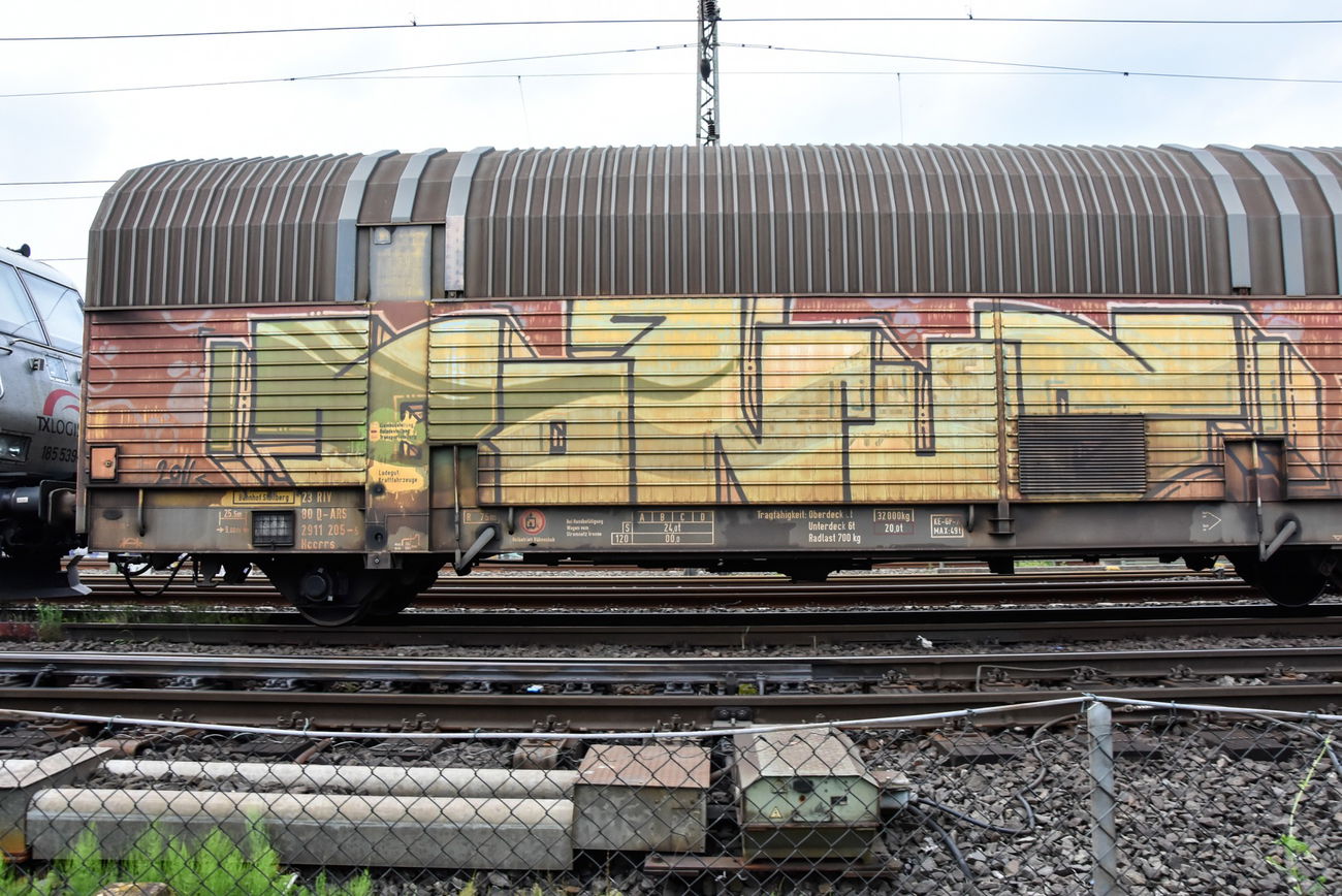 Graffiti Train - Photo by UnderColor - hannover, güter, leinhausen