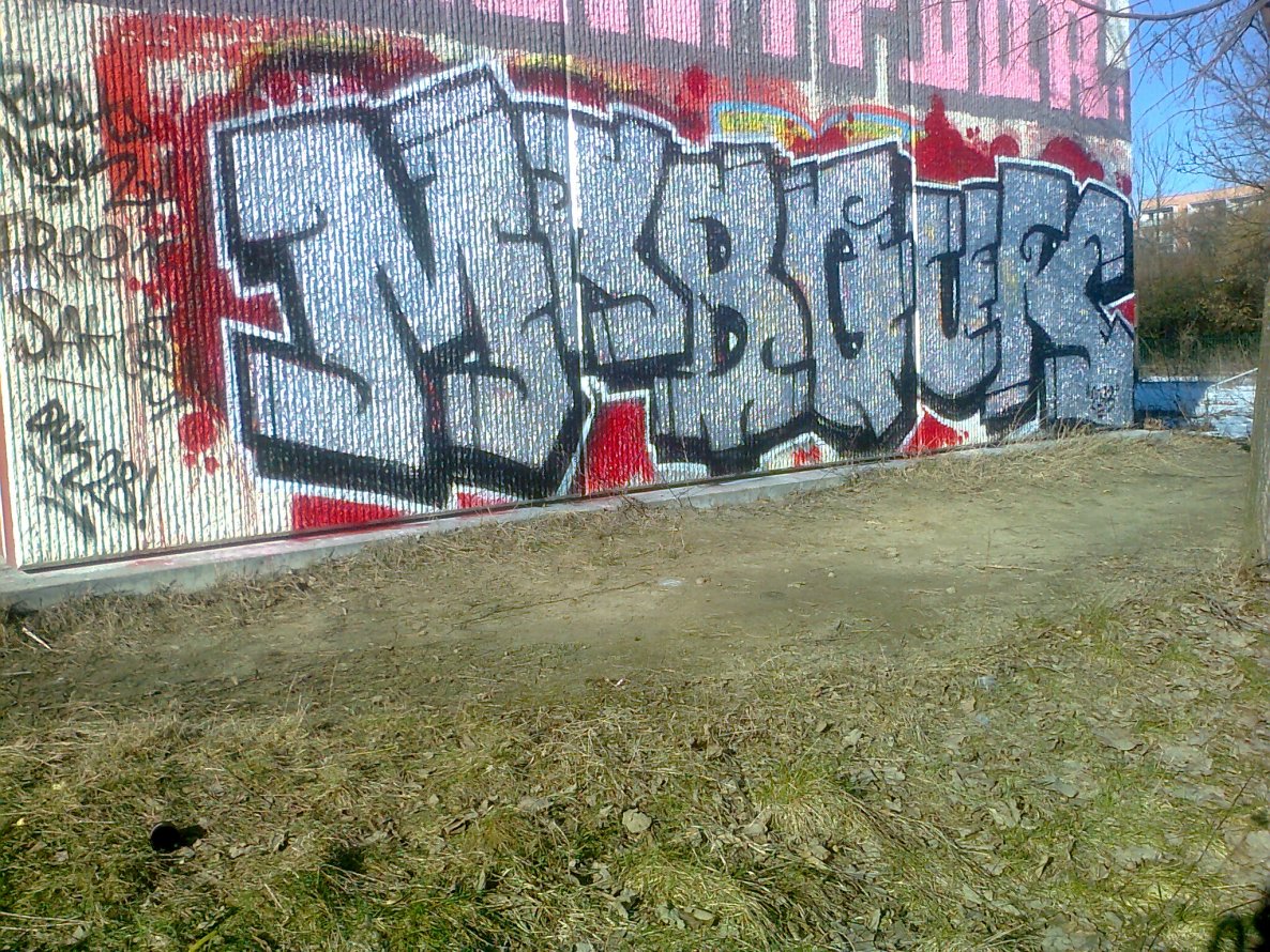 Graffiti Bombing in Berlin - Photo by User28 - MRB, QUK, 28 (2012)