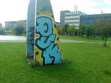 Graffiti Bombing - Photo by User28 (2012)