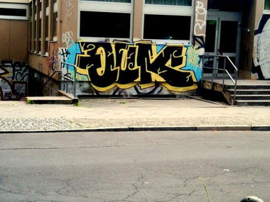 Graffiti Bombing - Photo by User28 - QUK (2012)