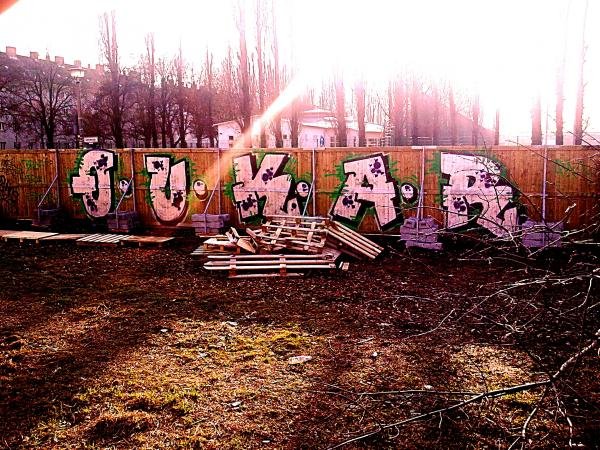 Graffiti Bombing in Berlin - Photo by User28 - QUK, KAR (2012)
