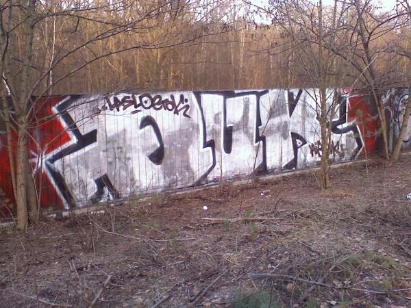 Graffiti Bombing - Photo by User28 - QUK, AIR (2011)