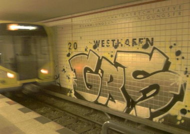Graffiti Bombing - Photo by User28 - GRS, QUK (2010)