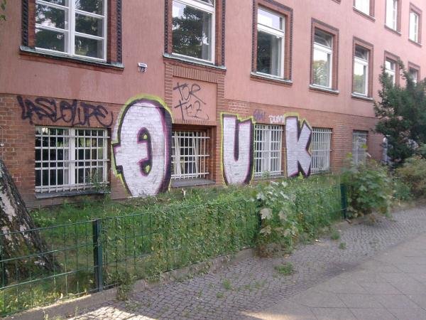 Graffiti Bombing - Photo by User28 - laslo, lupe (2010)