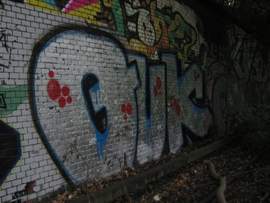 Graffiti Bombing in Porta Westfalica - Photo by User28 - QUK (2009)