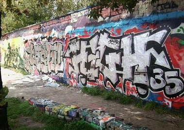 Graffiti Wall - Photo by User28 - LASLO, QUK, HIGH (2011)