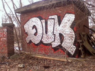Graffiti Wall - Photo by User28 - QUK, LASLO (2008)