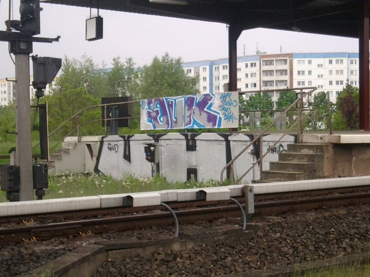 Graffiti Bombing - Photo by User28 - QUK, UHV (2012)