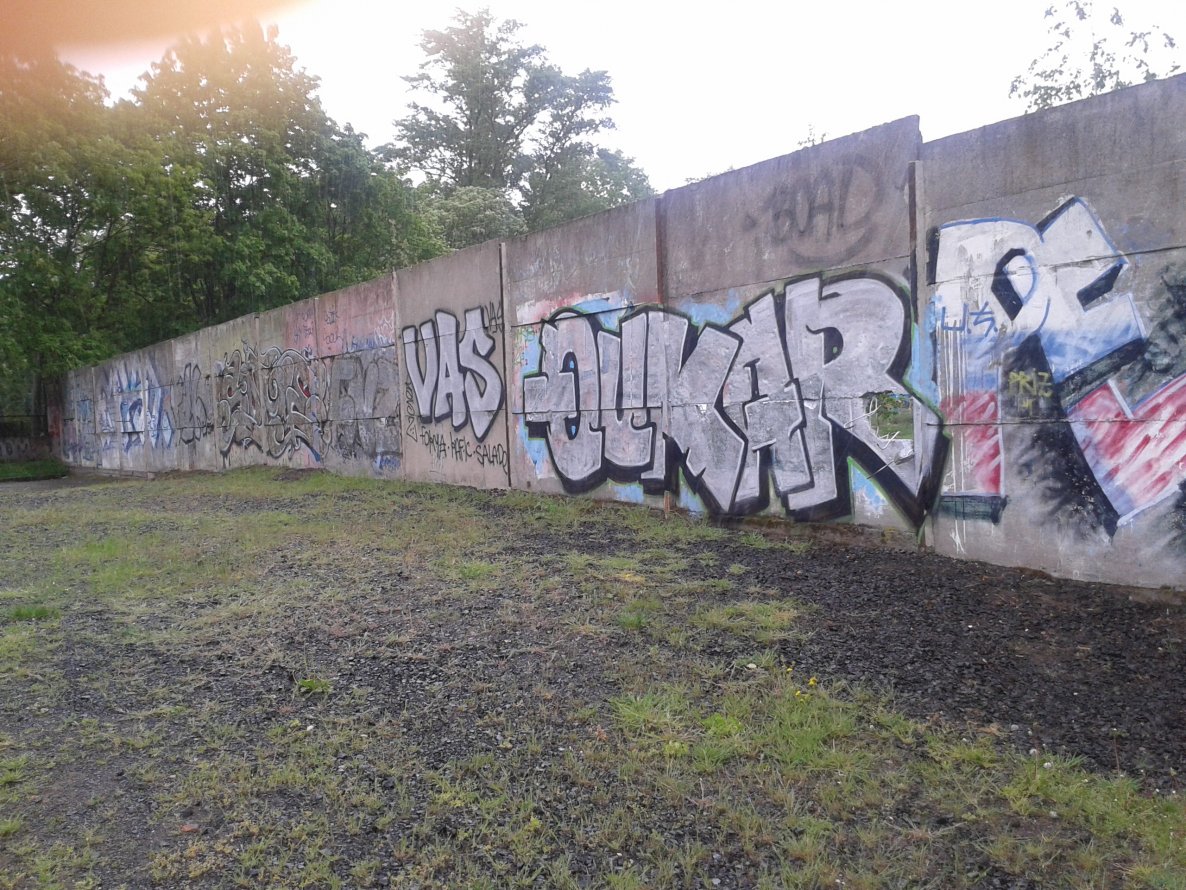 Graffiti Bombing - Photo by User28 - QUK, KAR (2012)