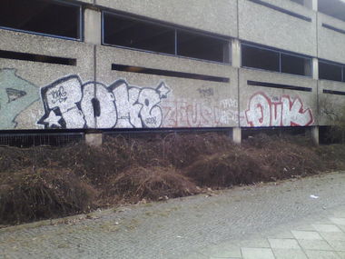 Graffiti Bombing - Photo by User28 - TOKE, QUK (2010)