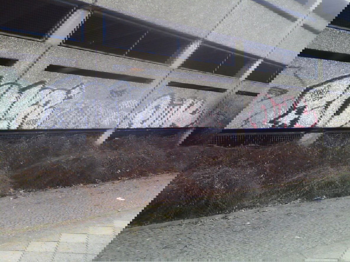 Graffiti Bombing - Photo by User28 - TOKE, QUK (2010)