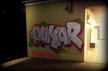 Graffiti Bombing - Photo by User28 - QUKAR, 28, MRB (2014)
