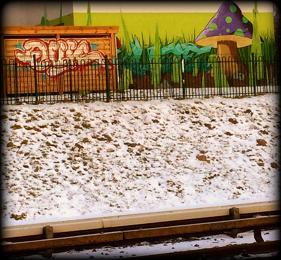 Graffiti Wall in Berlin - Photo by User28 - QUK (2014)