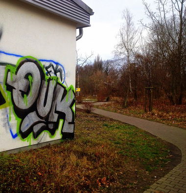 Graffiti Wall in Berlin - Photo by User28 - QUK (2013)