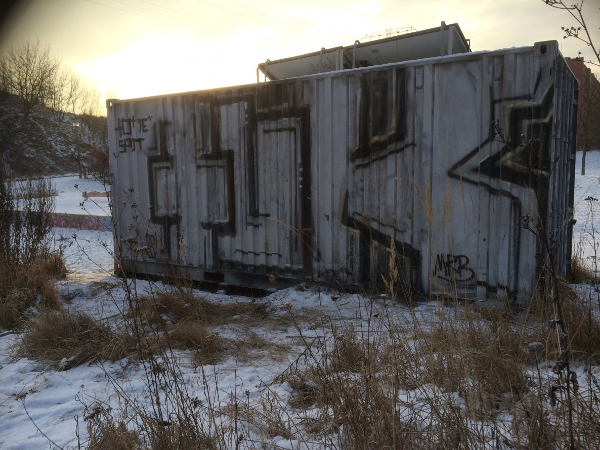 Graffiti Bombing - Photo by User28 - QUK, MRB (2014)