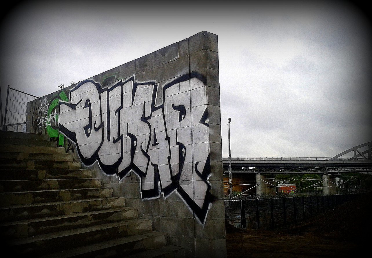 Graffiti Bombing - Photo by User28