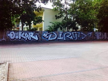 Graffiti Wall - Photo by User28 - QUK, kar, dirty (2014)