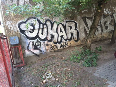 Graffiti Bombing - Photo by User28 - QUK, kar (2014)