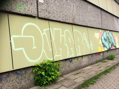 Graffiti Bombing - Photo by User28 - QUK, kar, coa (2014)