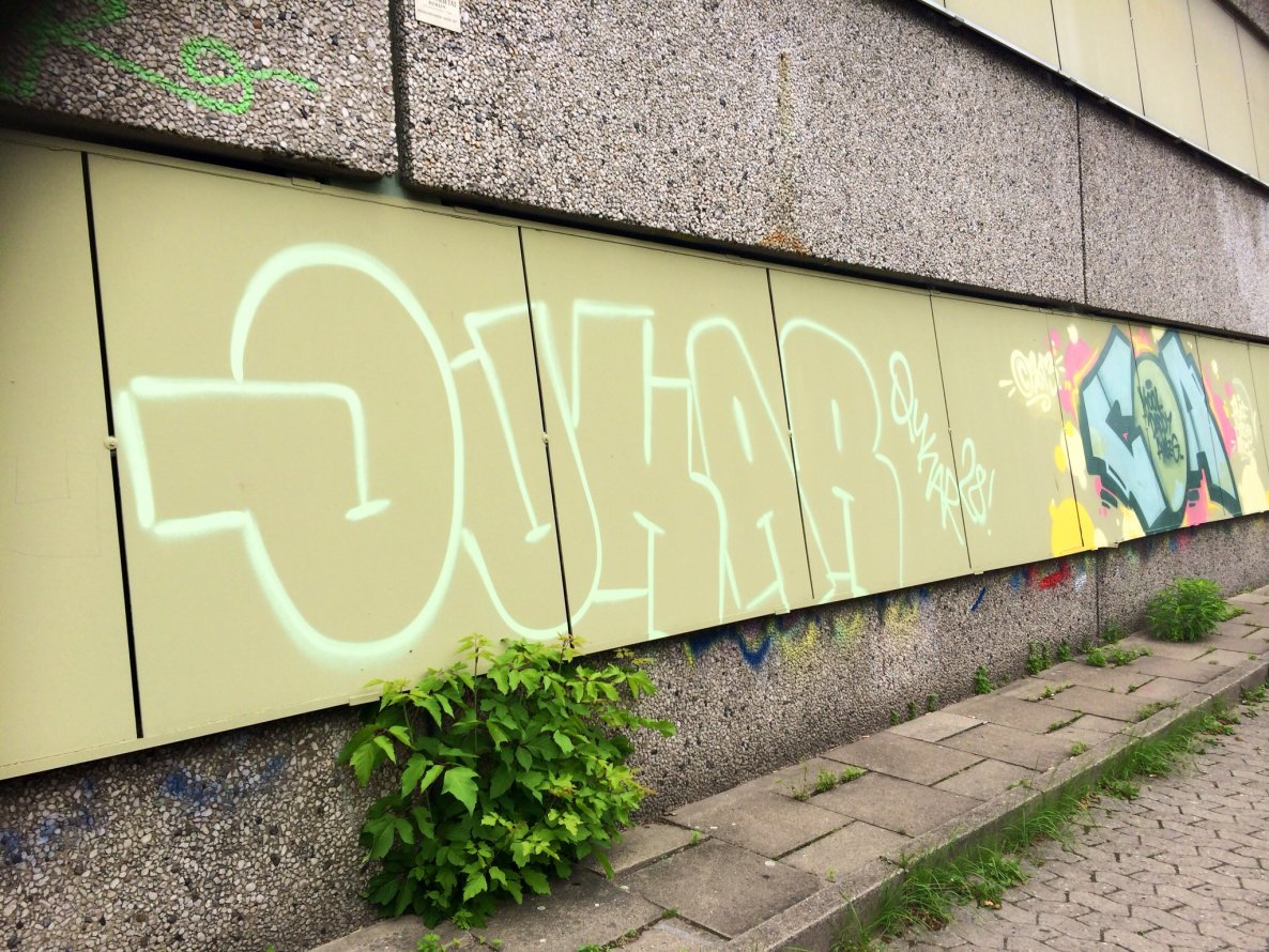 Graffiti Bombing - Photo by User28 - QUK, kar, coa (2014)