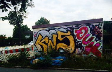 Graffiti Bombing - Photo by User28 - QUK, kns (2013)