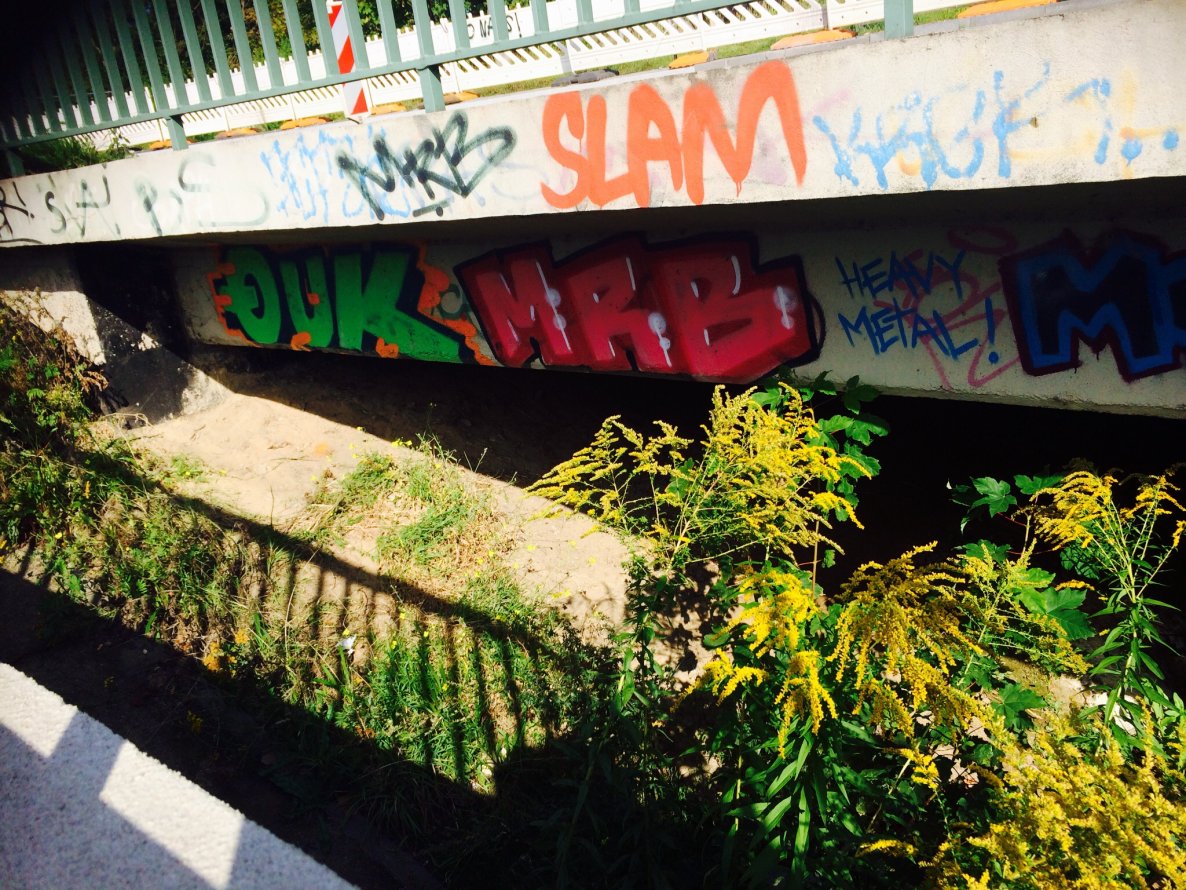 Graffiti Bombing - Photo by User28 - QUK, mrb (2014)