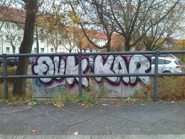 Graffiti Bombing - Photo by User28 - QUK, kar (2014)