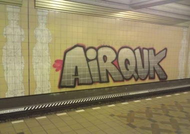 Graffiti Bombing in Berlin - Photo by User28 - Air (2010)