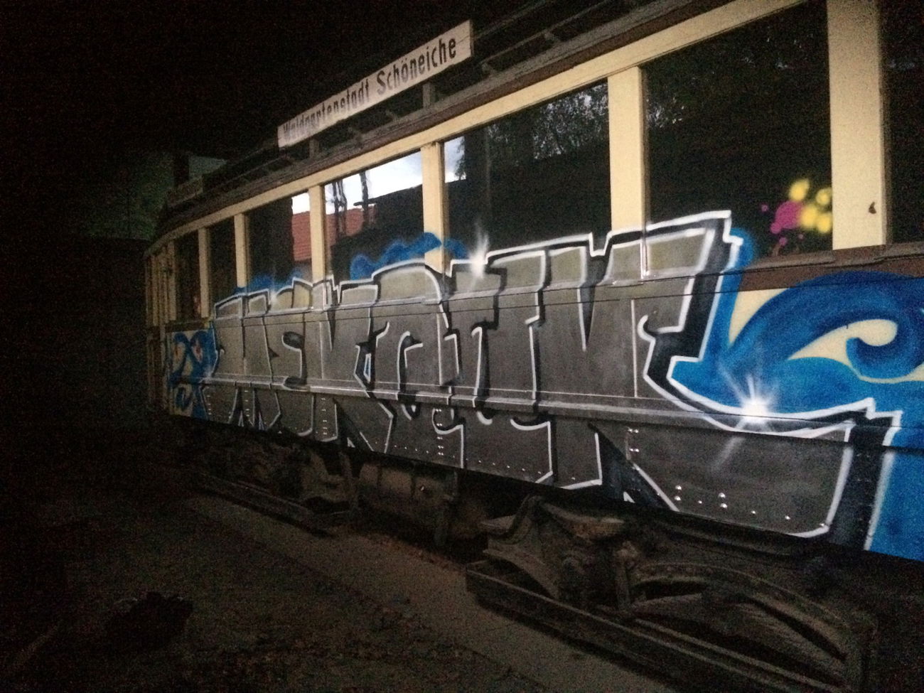 Graffiti Train - Photo by User28 - Mek, QUK (2016)