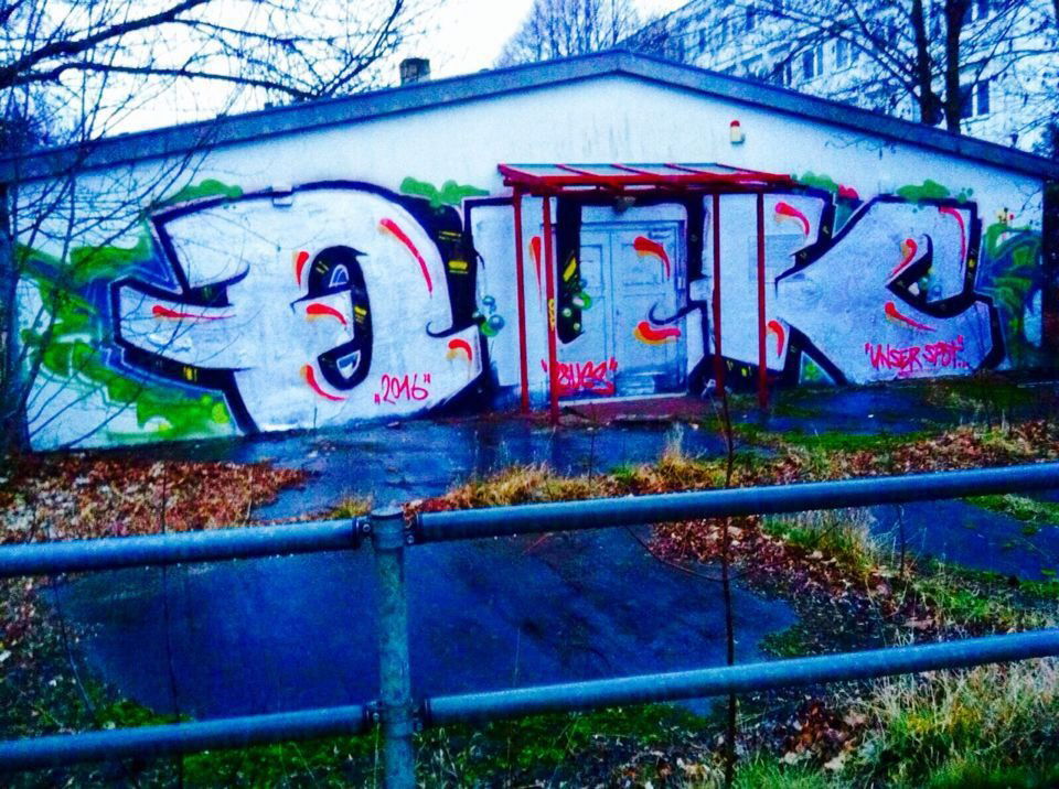 Graffiti Bombing - Photo by User28 - Quk, ucs, 28 (2016)