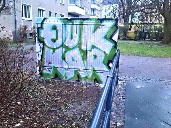 Graffiti Bombing in Berlin - Photo by User28 - quk, kar (2015)