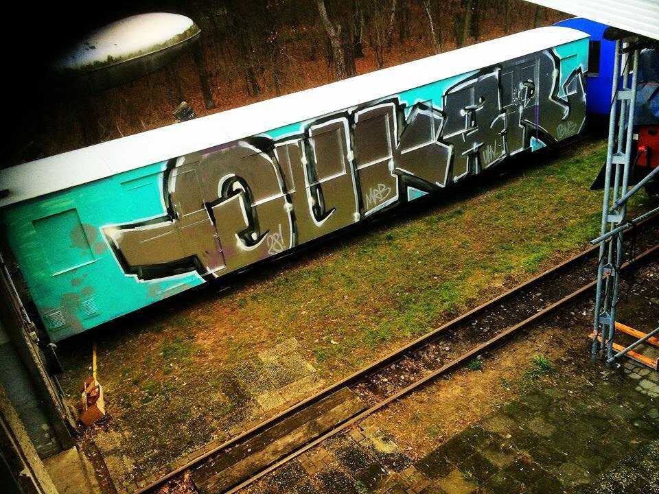 Graffiti Train in Berlin - Photo by User28 - QUK, kar, 28 (2015)