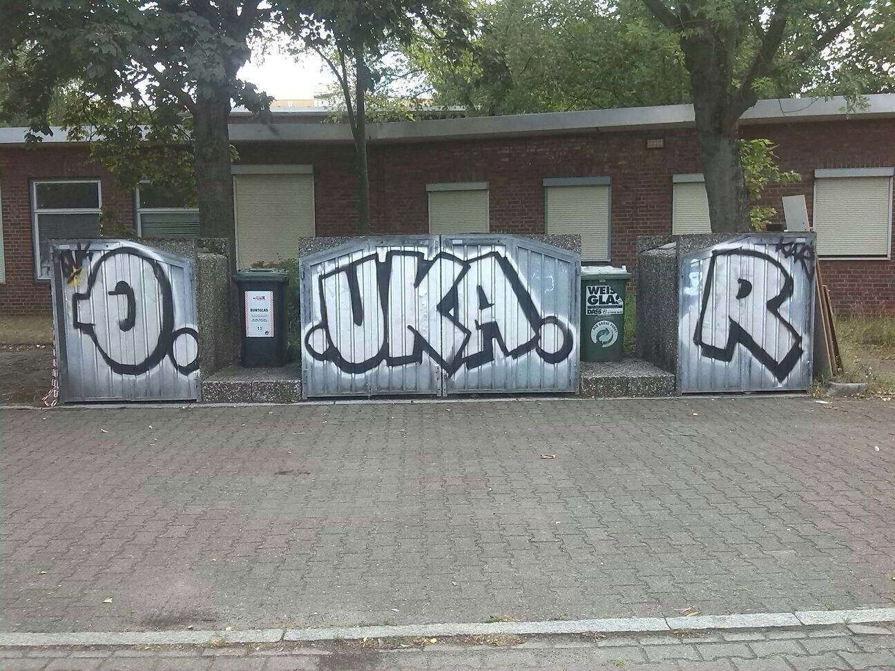 Graffiti Wall in Berlin - Photo by User28 - QUK, kar (2015)