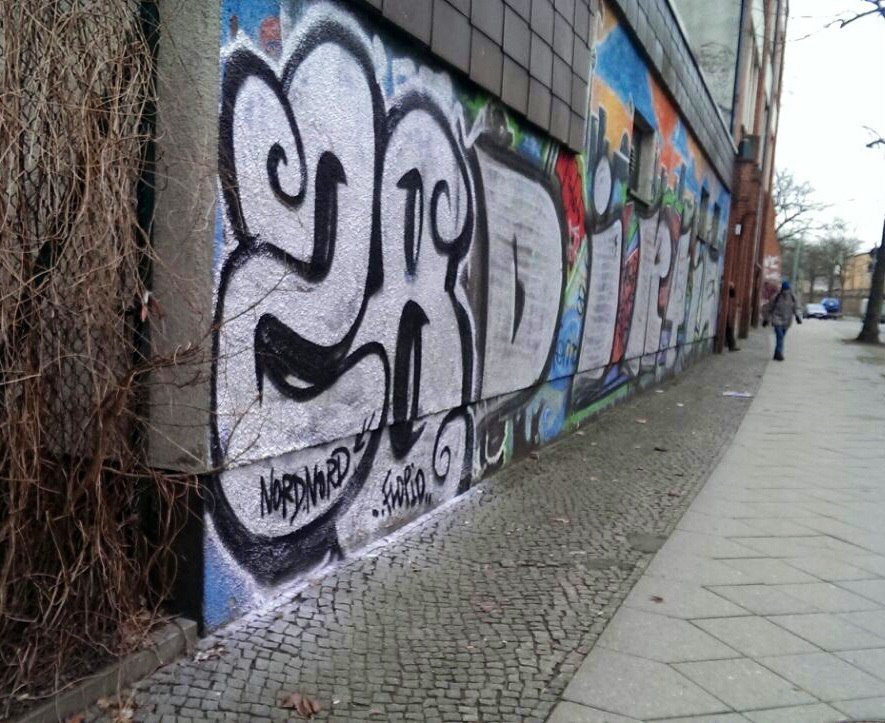 Graffiti Wall in Berlin - Photo by User28 - 28, nordnord, pioh (2015)